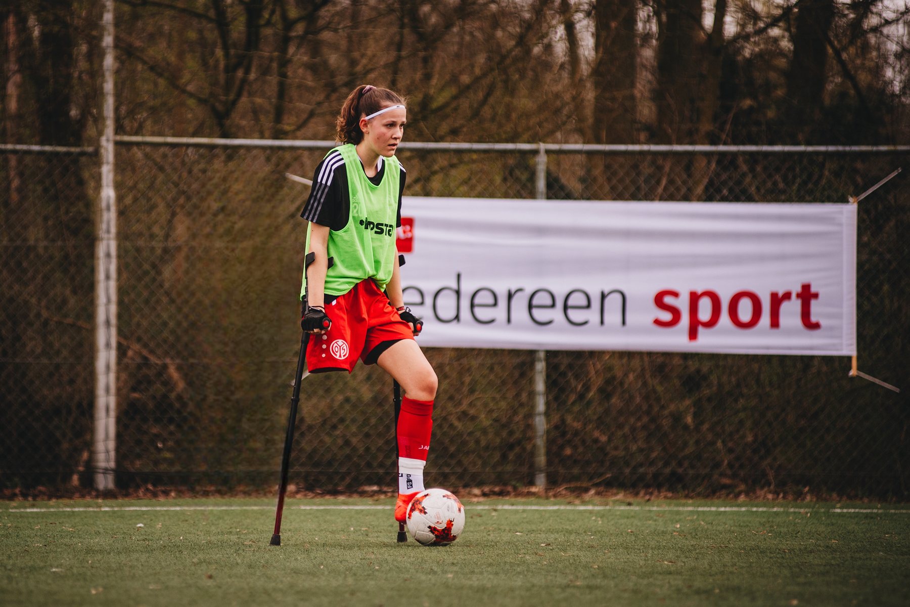 Nicola Roos im Training am Ball